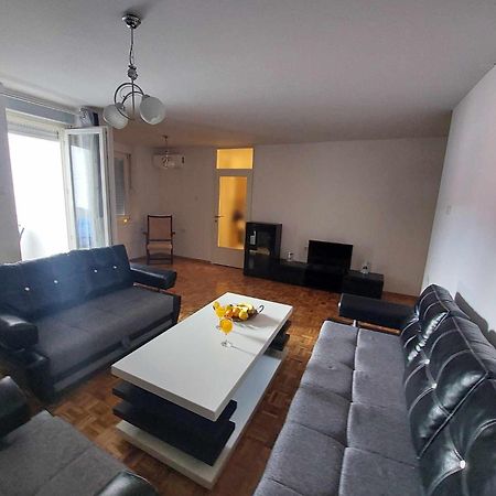 Apartman Adi ไยเซ ภายนอก รูปภาพ