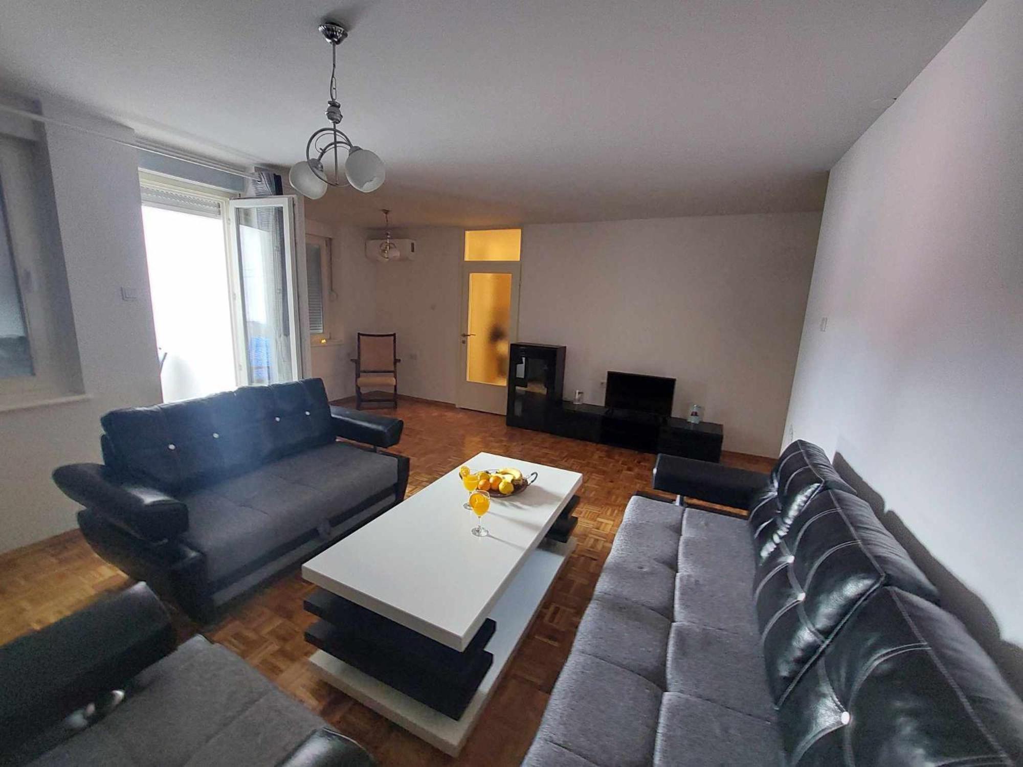Apartman Adi ไยเซ ภายนอก รูปภาพ
