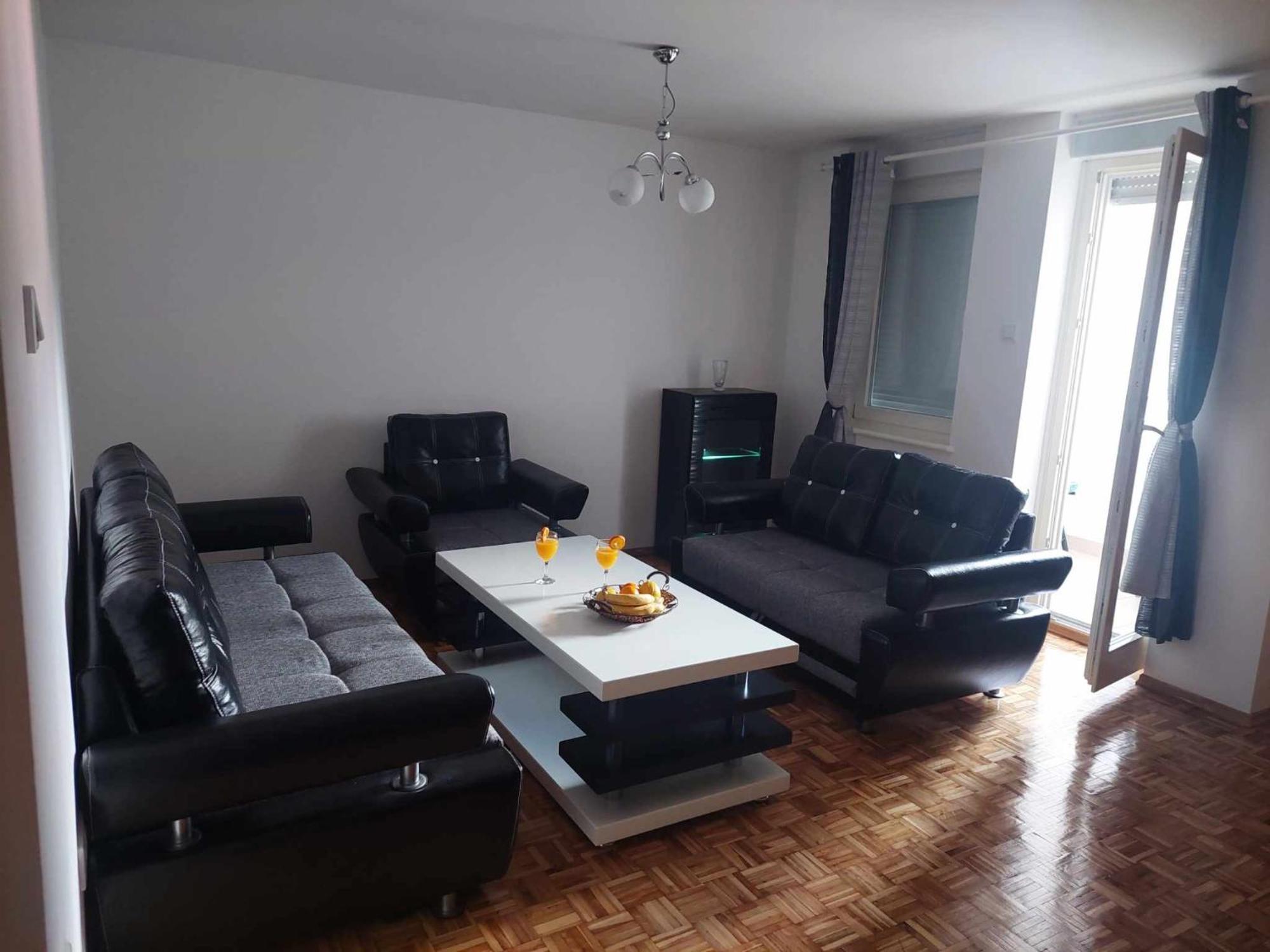 Apartman Adi ไยเซ ภายนอก รูปภาพ